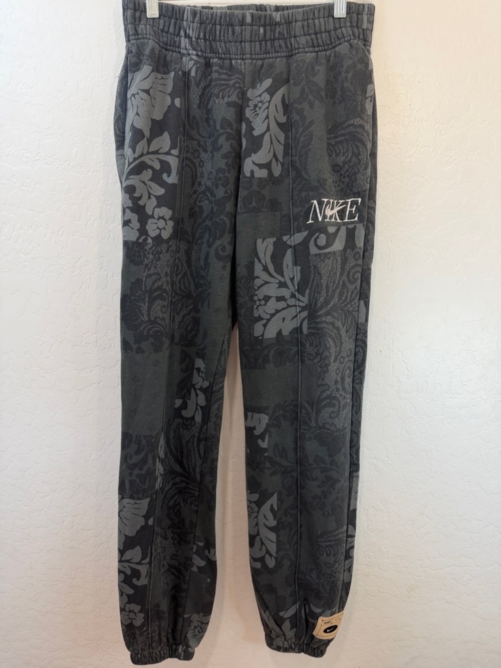 Nike Sportswear Revival Fleece Joggers small sweat pants active floral patchwork
